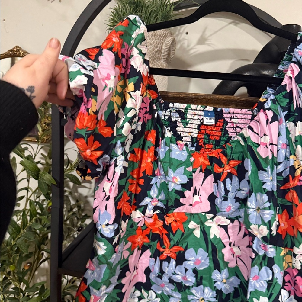 Old Navy Vibrant Floral Puff Sleeve Blouse size xl - Picture 2 of 6